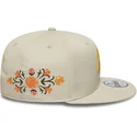 gorra-plana-beige-snapback-9fifty-floral-de-new-york-yankees-mlb-de-new-era