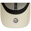 gorra-curva-beige-ajustable-con-logo-amarillo-9forty-floral-icon-de-new-york-yankees-mlb-de-new-era