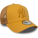 gorra-trucker-amarilla-con-logo-amarillo-a-frame-league-essential-de-new-york-yankees-mlb-de-new-era