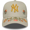 gorra-trucker-beige-a-frame-floral-icon-de-new-york-yankees-mlb-de-new-era