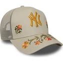 gorra-trucker-beige-a-frame-floral-icon-de-new-york-yankees-mlb-de-new-era