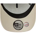 gorra-trucker-beige-a-frame-floral-icon-de-new-york-yankees-mlb-de-new-era