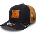 gorra-trucker-azul-marino-y-marron-9seventy-stretch-snap-debossed-logo-de-new-york-yankees-mlb-de-new-era