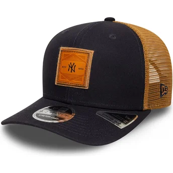 Gorra trucker azul marino y marrón 9SEVENTY Stretch Snap Debossed Logo de New York Yankees MLB de New Era