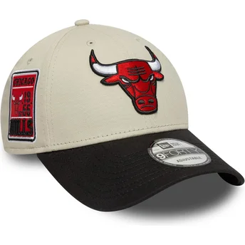 Gorra curva beige y negra ajustable 9FORTY Contrast Patch de Chicago Bulls NBA de New Era