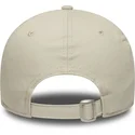 gorra-curva-beige-y-negra-ajustable-9forty-contrast-patch-de-chicago-bulls-nba-de-new-era