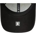 gorra-curva-beige-y-negra-ajustable-9forty-contrast-patch-de-chicago-bulls-nba-de-new-era