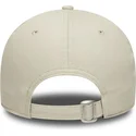 gorra-curva-beige-y-violeta-ajustable-9forty-contrast-patch-de-los-angeles-lakers-nba-de-new-era