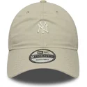 gorra-curva-beige-ajustable-9twenty-mini-logo-washed-de-new-york-yankees-mlb-de-new-era