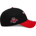 gorra-curva-negra-y-roja-ajustable-9forty-side-patch-de-chicago-bulls-nba-de-new-era