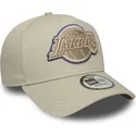 gorra-curva-beige-snapback-con-logo-beige-e-frame-tonal-outline-de-los-angeles-lakers-nba-de-new-era