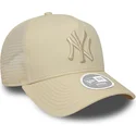 gorra-trucker-beige-para-mujer-a-frame-league-essential-de-new-york-yankees-mlb-de-new-era
