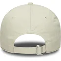 gorra-curva-beige-y-gris-ajustable-para-mujer-9twenty-world-series-cooperstown-de-new-york-yankees-mlb-de-new-era