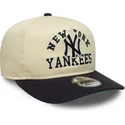 gorra-curva-beige-y-azul-marino-snapback-19twenty-heritage-de-new-york-yankees-mlb-de-new-era