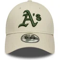 gorra-curva-beige-ajustable-con-logo-verde-9forty-league-essential-de-oakland-athletics-mlb-de-new-era