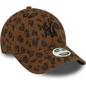gorra-curva-leopardo-ajustable-para-mujer-9forty-leopard-cord-de-new-york-yankees-mlb-de-new-era