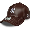gorra-curva-marron-ajustable-para-mujer-9forty-topstitch-pu-de-new-york-yankees-mlb-de-new-era