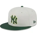 gorra-plana-beige-y-verde-ajustada-59fifty-clr-dvlp-de-new-york-yankees-mlb-de-new-era