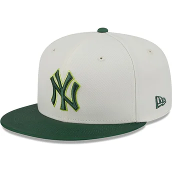 Gorra plana beige y verde ajustada 59FIFTY CLR DVLP de New York Yankees MLB de New Era