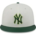 gorra-plana-beige-y-verde-ajustada-59fifty-clr-dvlp-de-new-york-yankees-mlb-de-new-era