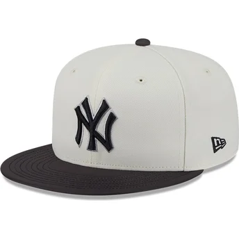 Gorra plana beige y negra ajustada 59FIFTY CLR DVLP de New York Yankees MLB de New Era