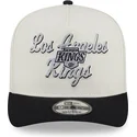 gorra-curva-beige-y-negra-snapback-9fifty-a-frame-chainstitch-de-los-angeles-kings-nhl-de-new-era