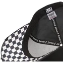 gorra-trucker-negra-coyote-loo12-wil-looney-tunes-de-capslab