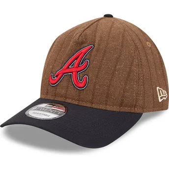 Gorra curva marrón y azul marino ajustable 9TWENTY A Frame Wool Pinstripe de Atlanta Braves MLB de New Era