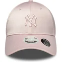 gorra-curva-rosa-ajustable-para-mujer-con-logo-rosa-9forty-satin-bow-back-de-new-york-yankees-mlb-de-new-era