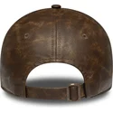 gorra-curva-marron-ajustable-para-mujer-con-logo-marron-9twenty-worn-pu-de-new-york-yankees-mlb-de-new-era