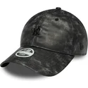 gorra-curva-negra-ajustable-para-mujer-con-logo-negro-9twenty-worn-pu-de-new-york-yankees-mlb-de-new-era