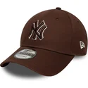 gorra-curva-marron-ajustable-con-logo-marron-9forty-outline-de-new-york-yankees-mlb-de-new-era
