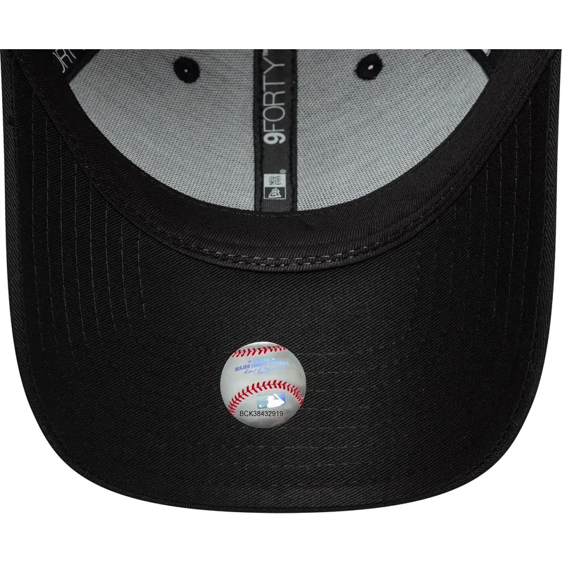 gorra-curva-negra-snapback-9forty-metallic-de-new-york-yankees-mlb-de-new-era