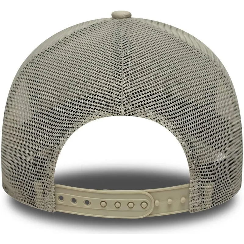 gorra-trucker-beige-con-logo-marron-a-frame-league-essential-de-new-york-yankees-mlb-de-new-era