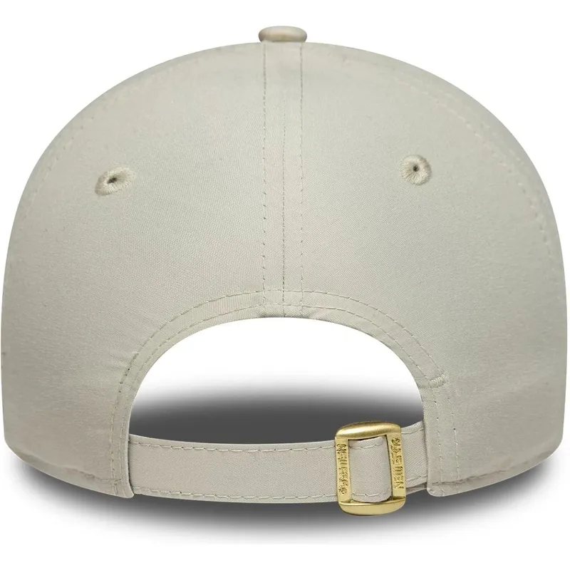gorra-curva-beige-ajustable-con-logo-dorado-para-mujer-9forty-flawless-de-new-york-yankees-mlb-de-new-era