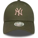 gorra-curva-verde-ajustable-con-logo-rosa-para-mujer-9forty-league-essential-midi-de-new-york-yankees-mlb-de-new-era