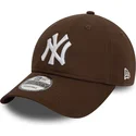 gorra-curva-marron-ajustable-9twenty-league-essential-de-new-york-yankees-mlb-de-new-era