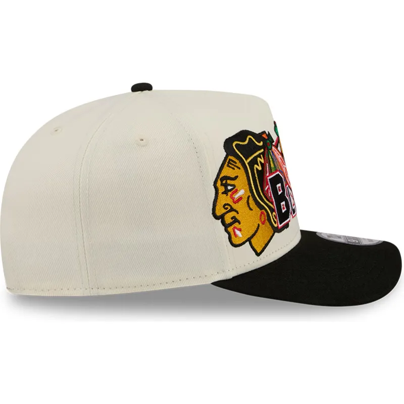 gorra-curva-beige-y-negra-snapback-9fifty-a-frame-classic-de-chicago-blackhawks-nhl-de-new-era
