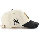 gorra-curva-beige-y-negra-ajustable-clean-up-keepsake-de-new-york-yankees-mlb-de-47-brand