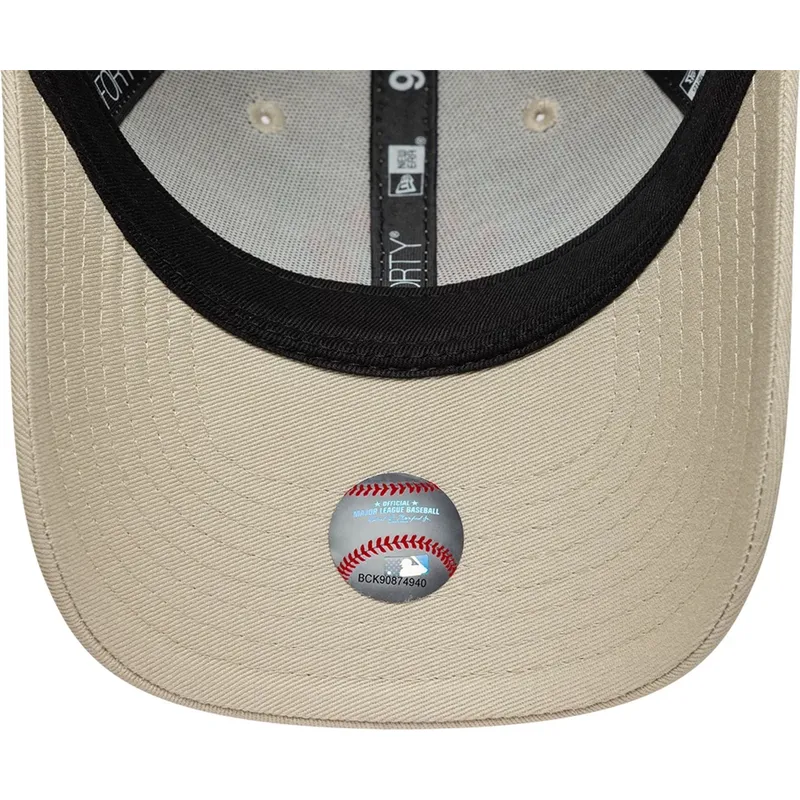 gorra-curva-beige-ajustable-con-logo-naranja-para-nino-9forty-league-essential-de-new-york-yankees-mlb-de-new-era