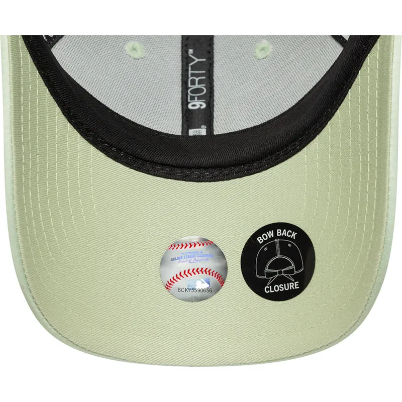 gorra-curva-verde-ajustable-para-mujer-9forty-bow-back-satin-de-los-angeles-dodgers-mlb-de-new-era