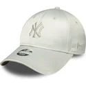 gorra-curva-verde-ajustable-para-mujer-9forty-bow-back-satin-de-new-york-yankees-mlb-de-new-era