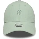 gorra-curva-verde-ajustable-para-mujer-9forty-mini-cord-de-new-york-yankees-mlb-de-new-era