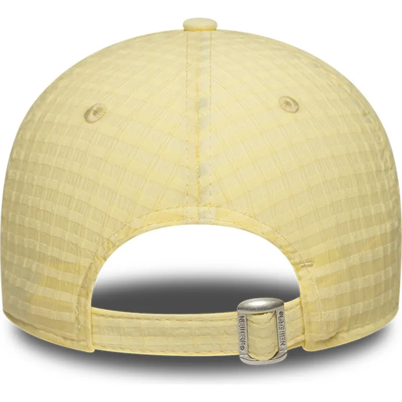 gorra-curva-amarilla-ajustable-con-logo-amarillo-para-mujer-9twenty-seersucker-de-new-york-yankees-mlb-de-new-era