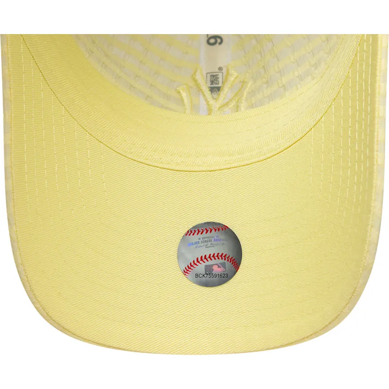 gorra-curva-amarilla-ajustable-con-logo-amarillo-para-mujer-9twenty-seersucker-de-new-york-yankees-mlb-de-new-era