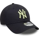 gorra-curva-azul-marino-ajustable-con-logo-amarillo-9forty-league-essential-de-new-york-yankees-mlb-de-new-era