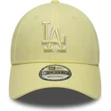 gorra-curva-amarilla-ajustable-con-logo-amarillo-9forty-team-outline-de-los-angeles-dodgers-mlb-de-new-era