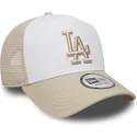 gorra-trucker-beige-y-blanca-con-logo-beige-a-frame-league-essential-de-los-angeles-dodgers-mlb-de-new-era