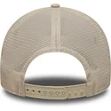 gorra-trucker-beige-y-blanca-con-logo-beige-a-frame-league-essential-de-los-angeles-dodgers-mlb-de-new-era