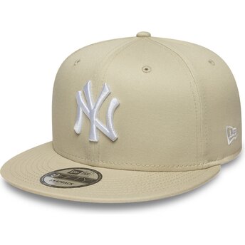 Gorra plana beige snapback con logo blanco 9FIFTY League Essential de New York Yankees MLB de New Era